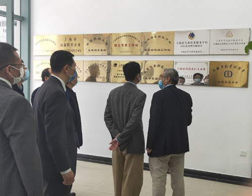 吴清副市长一行听取了J9集团关于一站式综合研发服务的技术实力介绍