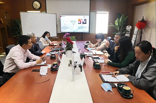 J9集团陈春麟博士、化学部及生物部高级副总裁任峰博士、商务发展部副总裁蔡金娜博士周到欢迎钻研院一行，并介绍了公司情况。